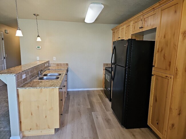 Building Photo - 1521 W Alexandra Ln