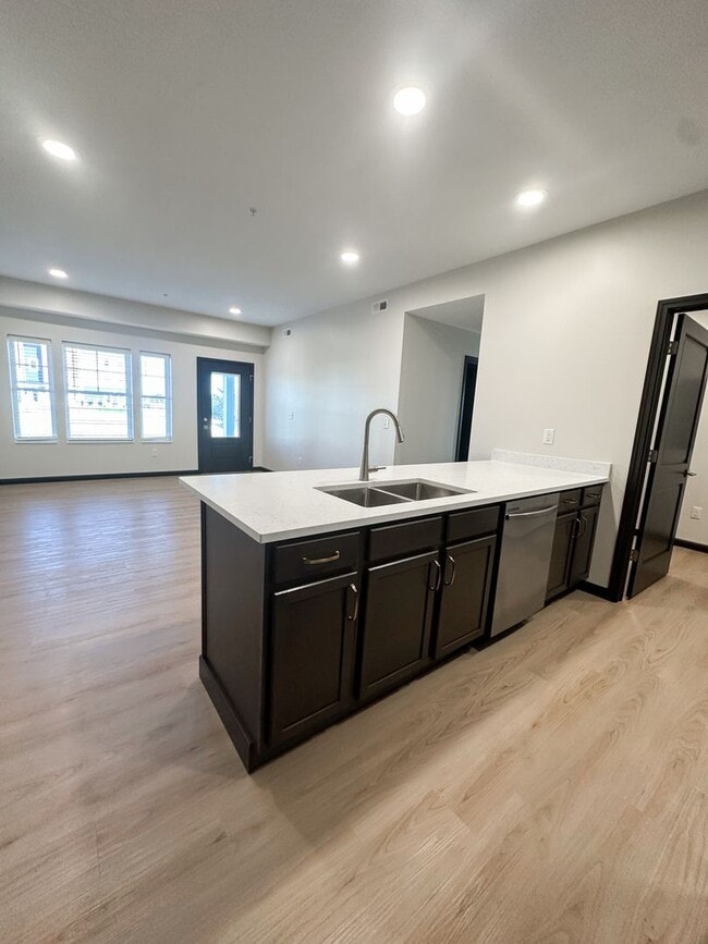 Building Photo - New! Beautiful 2 Bed, 2 Bath Apartment in PRIME location!  Furnished & Unfurnished Options Availa...