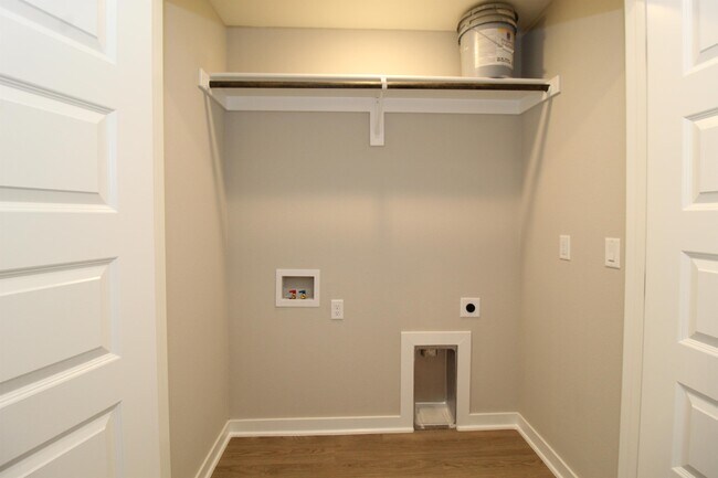 Building Photo - 588 Utah Ave