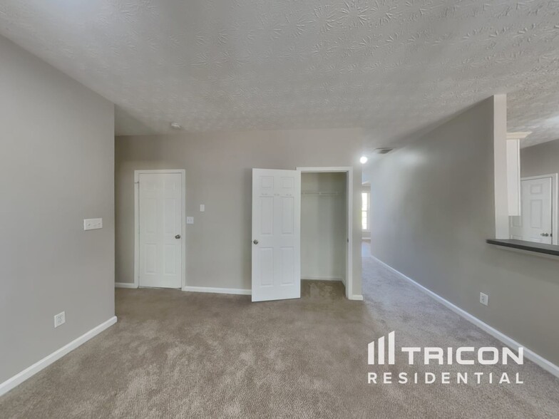 Building Photo - 1027 Maple Leaf Dr