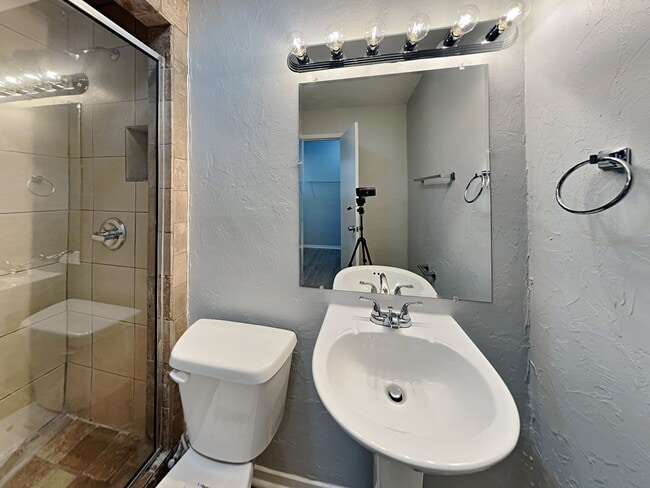 Building Photo - 3BR/2BA Pet-Friendly Home in Westworth Village | Fenced Yard & Garage