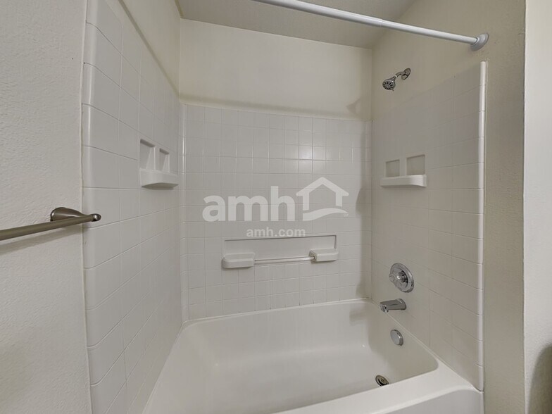 Building Photo - 20 Shenandoah Way