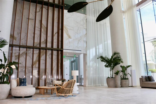 Building Photo - 18501 Collins Ave