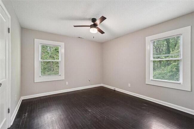 Building Photo - 172 Meador Way SE