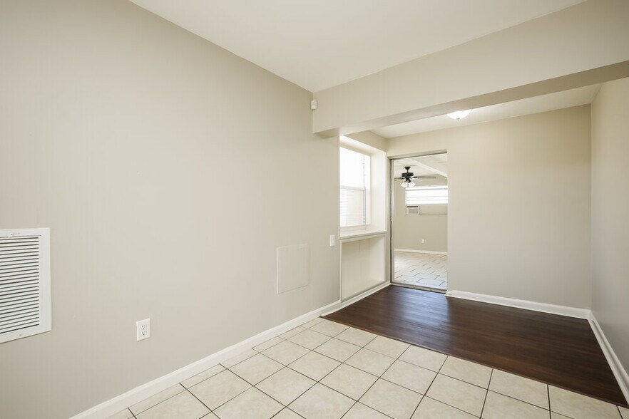 Building Photo - 8910 Cypress Lake Dr