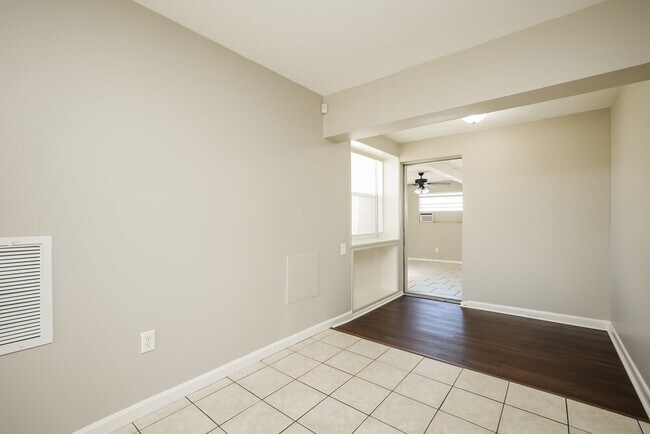 Building Photo - 8910 Cypress Lake Dr