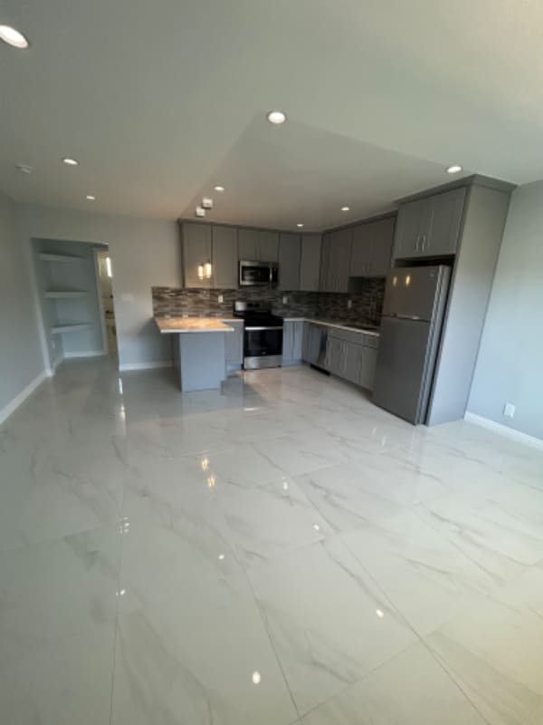 Primary Photo - 4660 Kester Ave