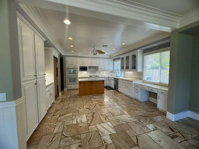 Building Photo - Spacious (5+bed/3bath) Home with Huge Backyard Near Award-Winning Schools - Available NOW