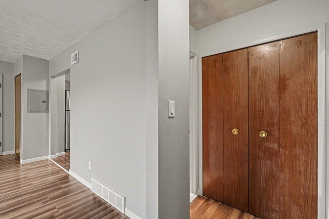 Building Photo - 25325 Shiawassee Cir