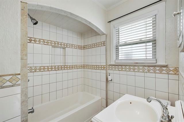 Building Photo - 5924 La Vista Dr