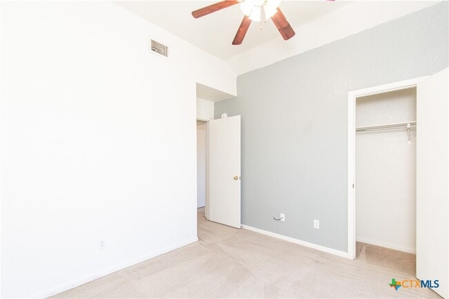 Building Photo - 2900 Southhill Dr