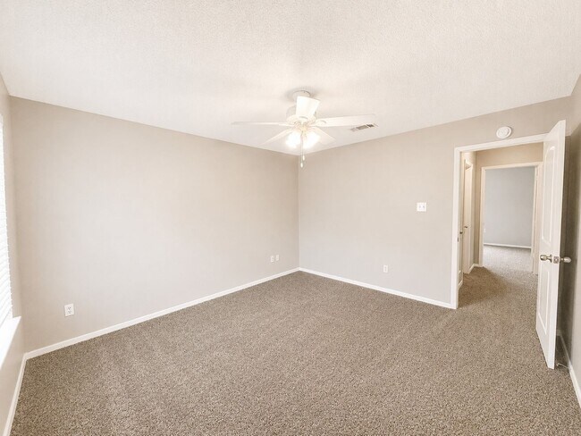 Building Photo - 509 S Beverly St