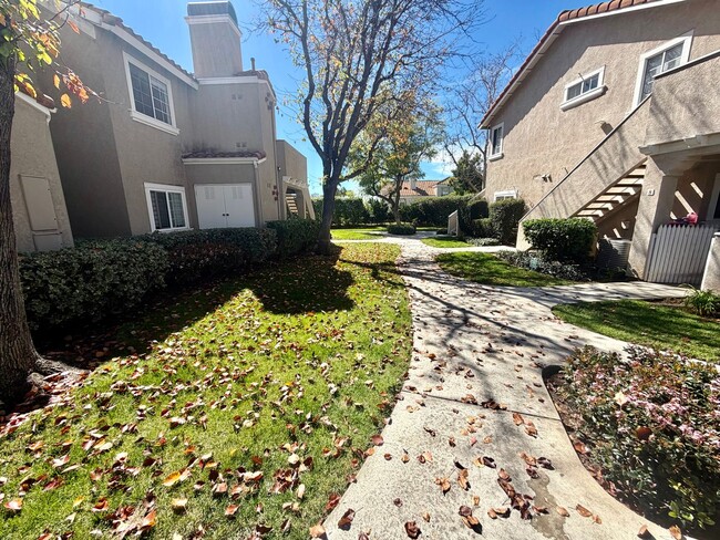 Building Photo - 2 Bed, 2 Bath upper end unit in Beautiful Rancho Santa Margarita