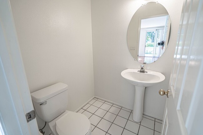 Building Photo - 25410 Dry Creek Ct