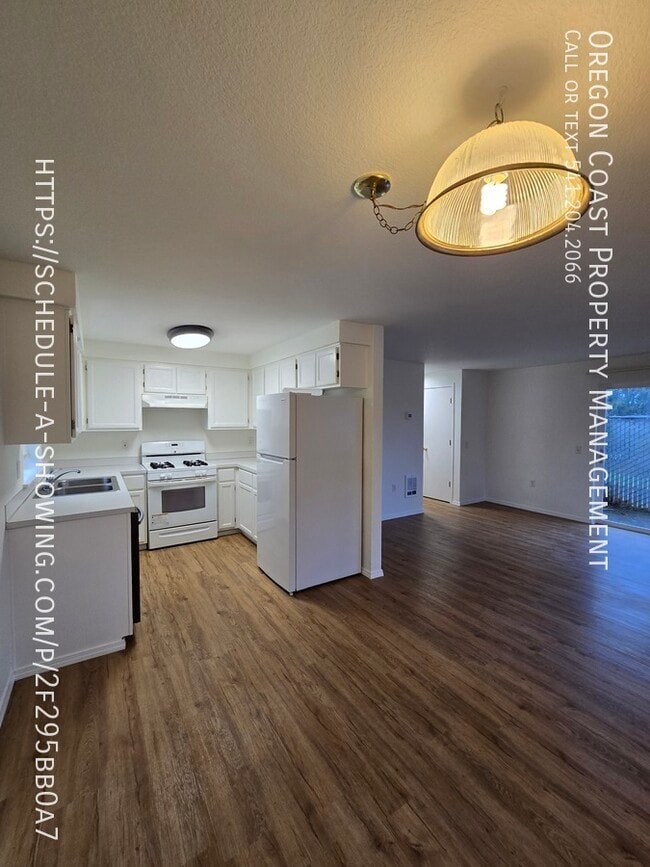 Building Photo - 1135 SE Oar Ave