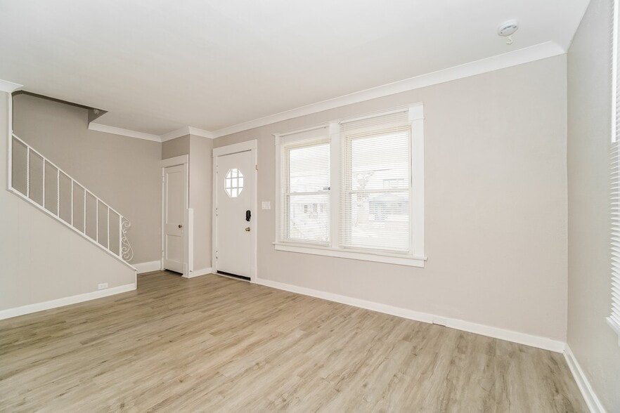 Building Photo - 3606 Leybourn Ave