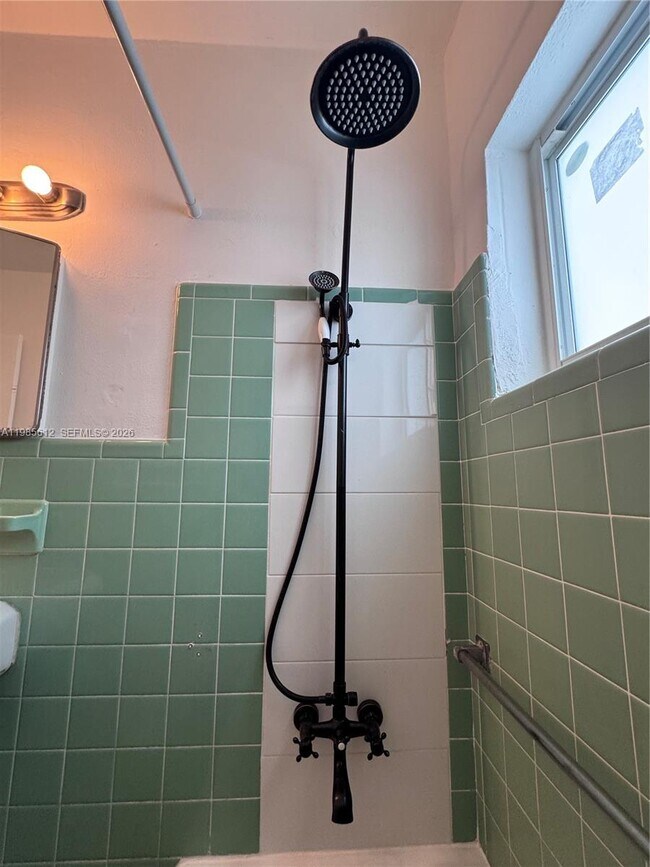 Building Photo - 520 NE 82nd Terrace