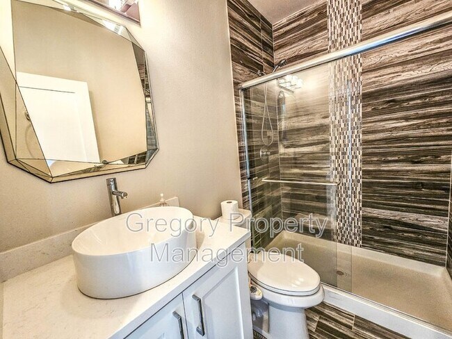 Building Photo - 619 202nd Pl SW