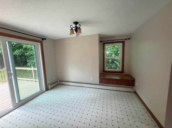 Building Photo - 158 Tina Dr