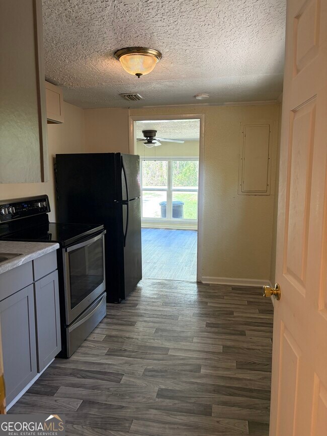 Building Photo - 307 Finley St