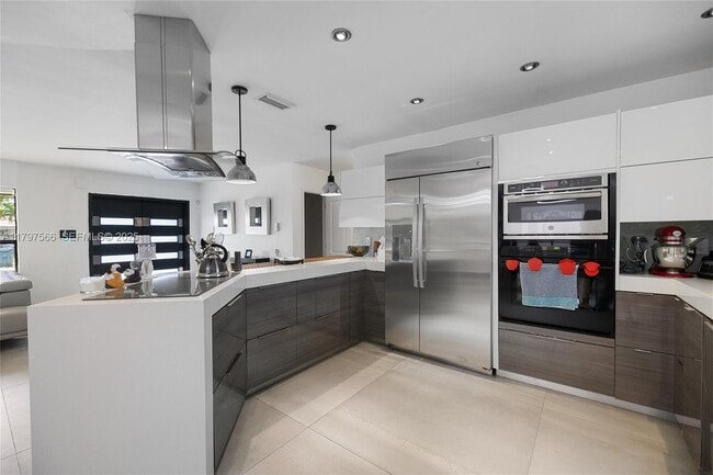 Building Photo - 20375 NE 22nd Pl