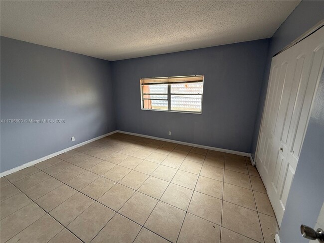 Building Photo - 2011 NW 59th Ave
