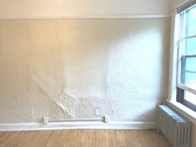 Interior Photo - 1503-15 E Kane Pl