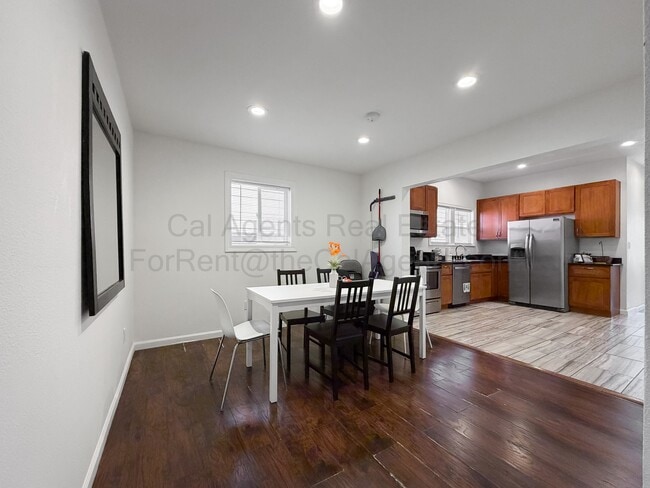 Building Photo - 1532 32nd St