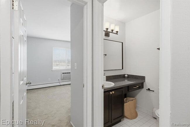 Building Photo - 2400 Parmenter Blvd