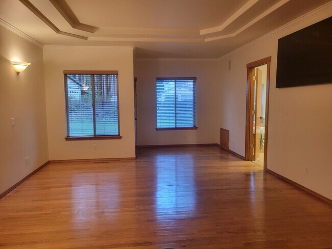 Building Photo - Beautiful Home on Gated Property