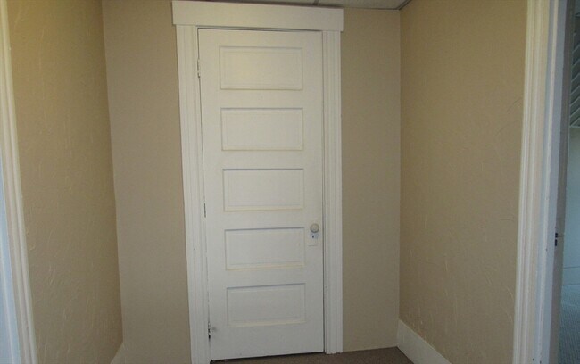 Building Photo - 12 Lindell Ave