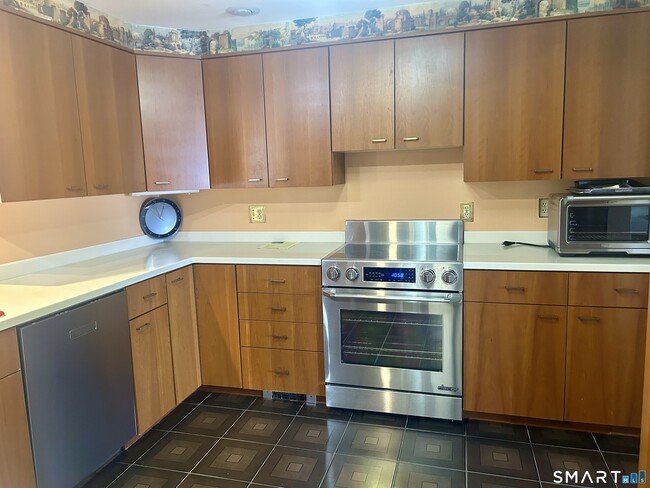 Building Photo - 45 Farview Ave