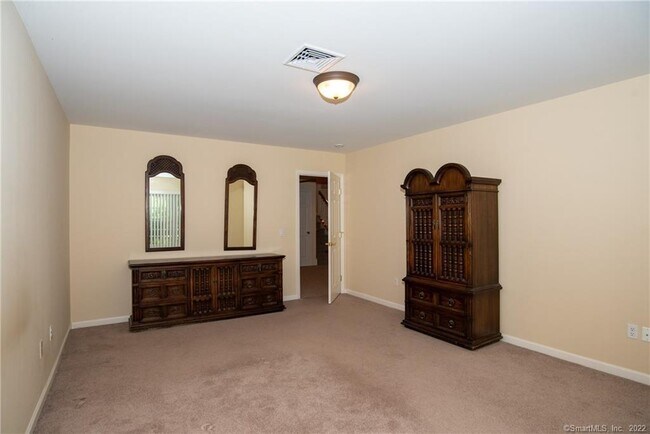 Building Photo - 8 Dogwood Ct