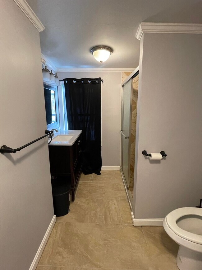 Building Photo - 173 Main St