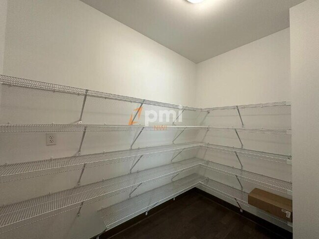 Building Photo - 2105 Hendon Way