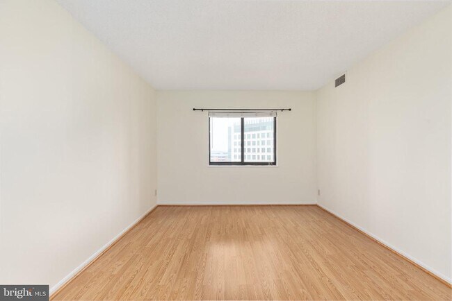 Building Photo - 900 N Stafford St