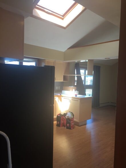 Building Photo - 42 Pond St