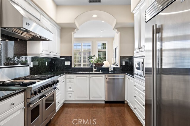 Building Photo - 110 Sidney Bay Dr