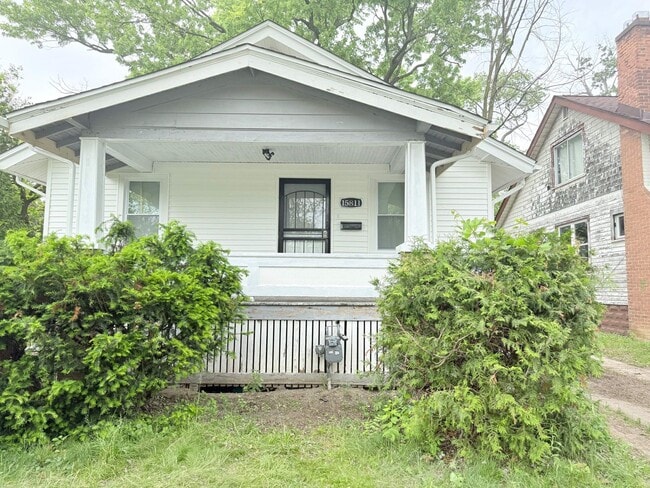 Primary Photo - Renovated 2-Bedroom Home – We Welcome Sect...