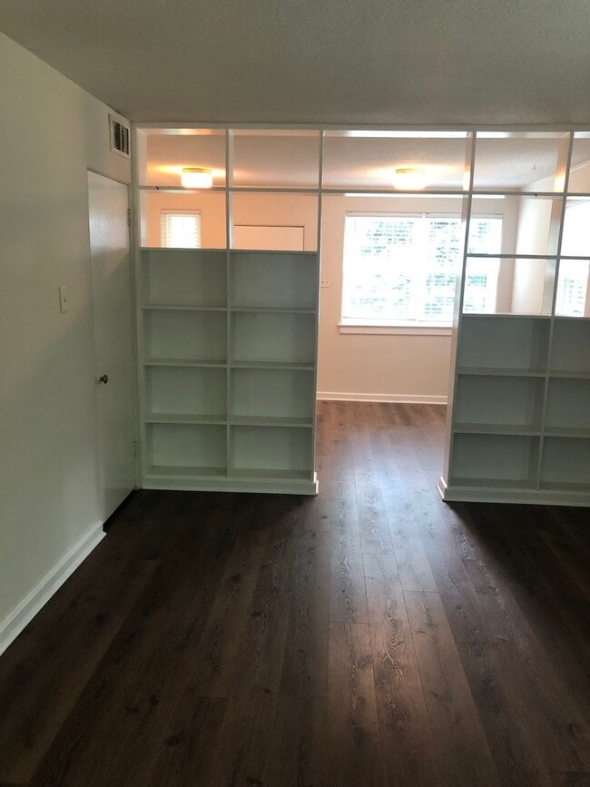 Building Photo - Greenville 2BD/1BA, 896SF