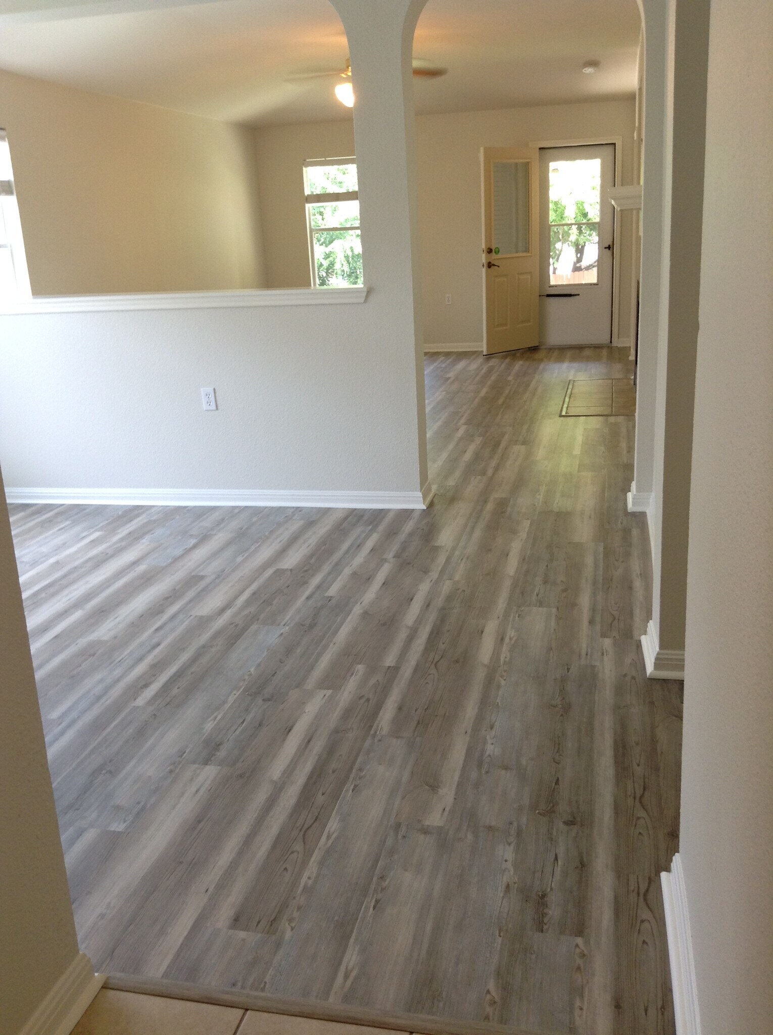 Entrance hallway - 5605 Bentsen Ln