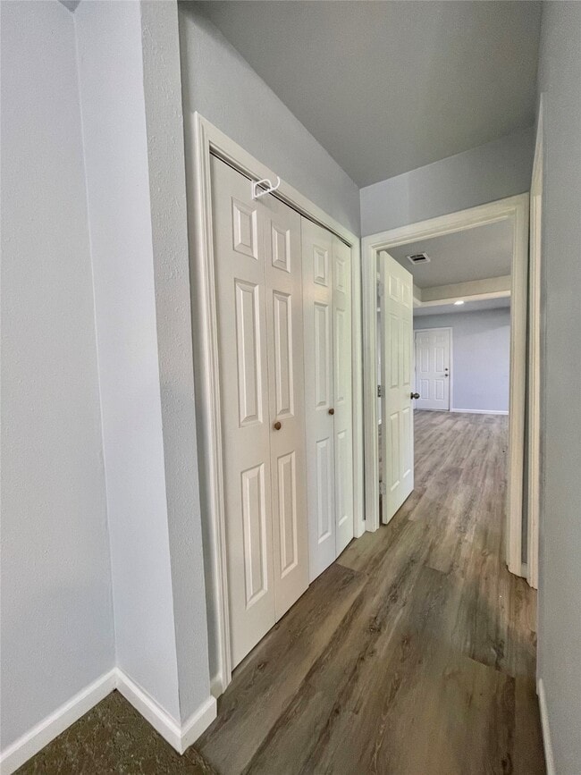 Building Photo - 150 Huisache St