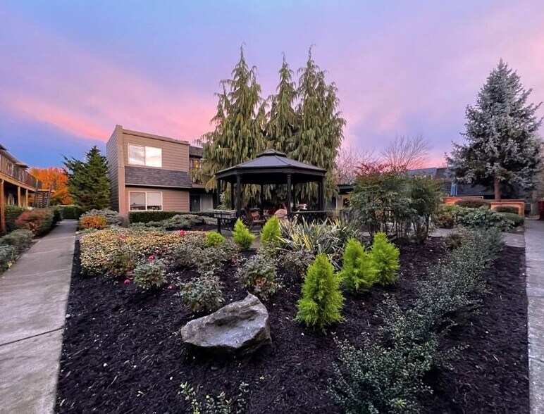 Building Photo - 3057 SE 20th Ave