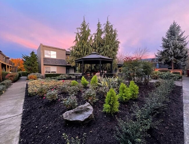 Building Photo - 3027 SE 20th Ave