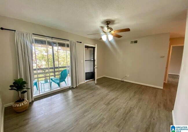 Building Photo - 3101 Lorna Rd