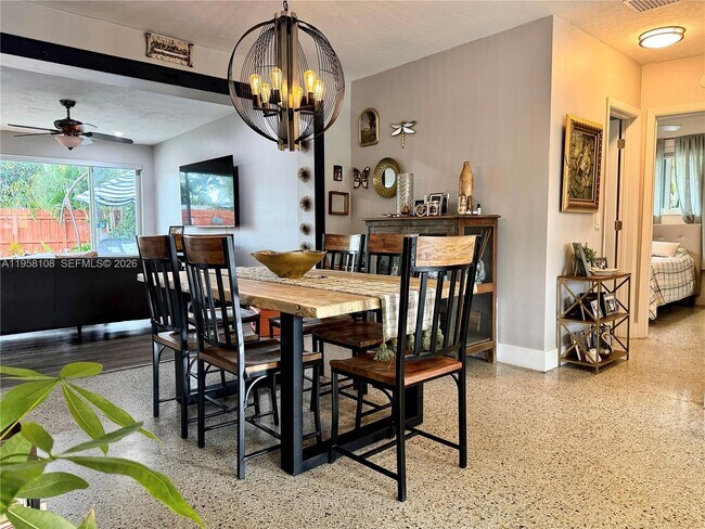 Building Photo - 3817 SW 33rd Ct