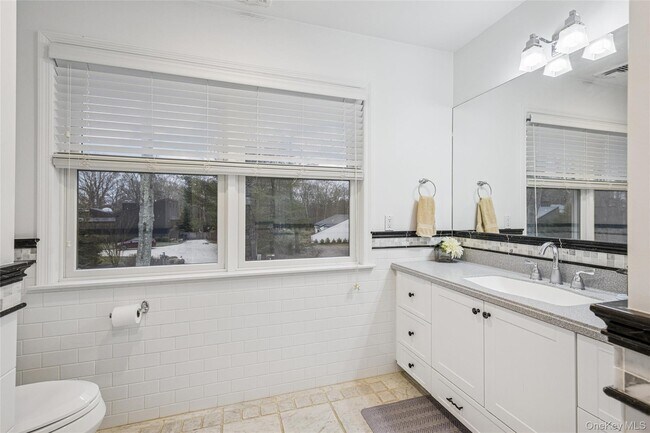 Building Photo - 4 The Registry