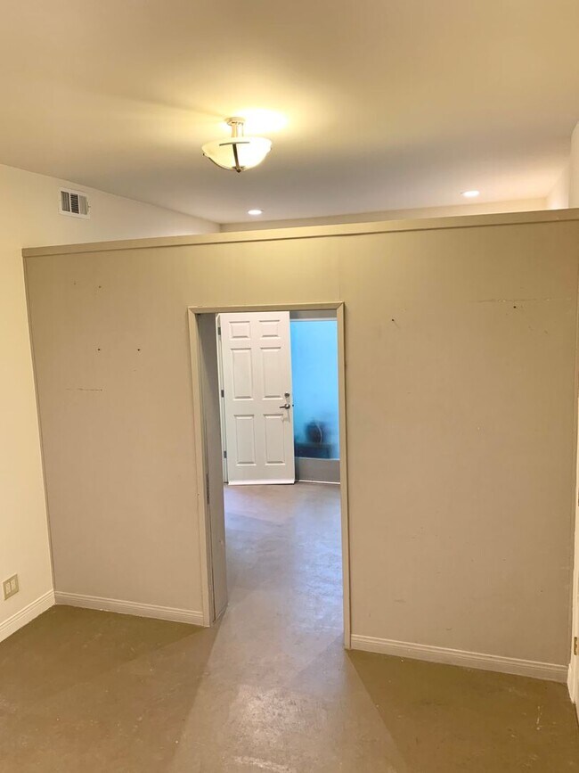 Building Photo - Home-Sweet-Home Vibe in Harper Ave!