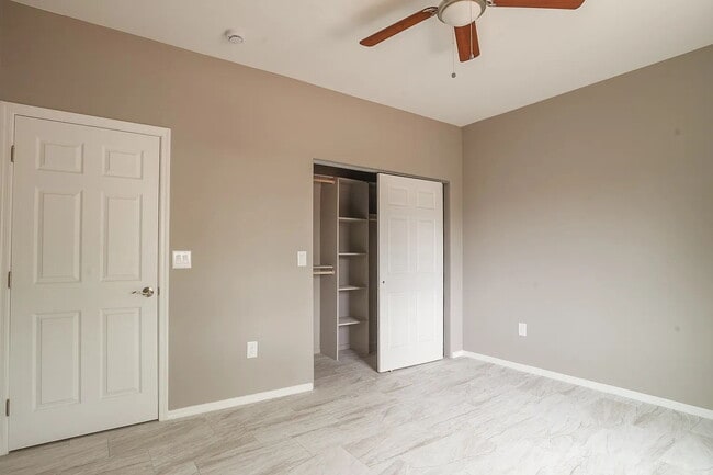 Building Photo - 1349 W Hualpai Rd