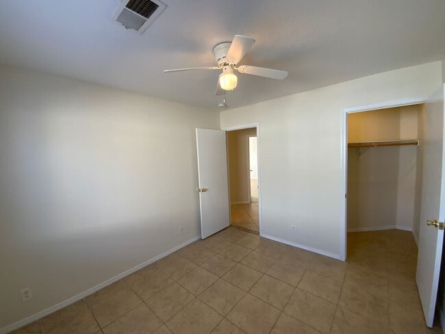 Building Photo - 3 Bedroom Single Story Home Available Near Unser Blvd NE & King Blvd NE!